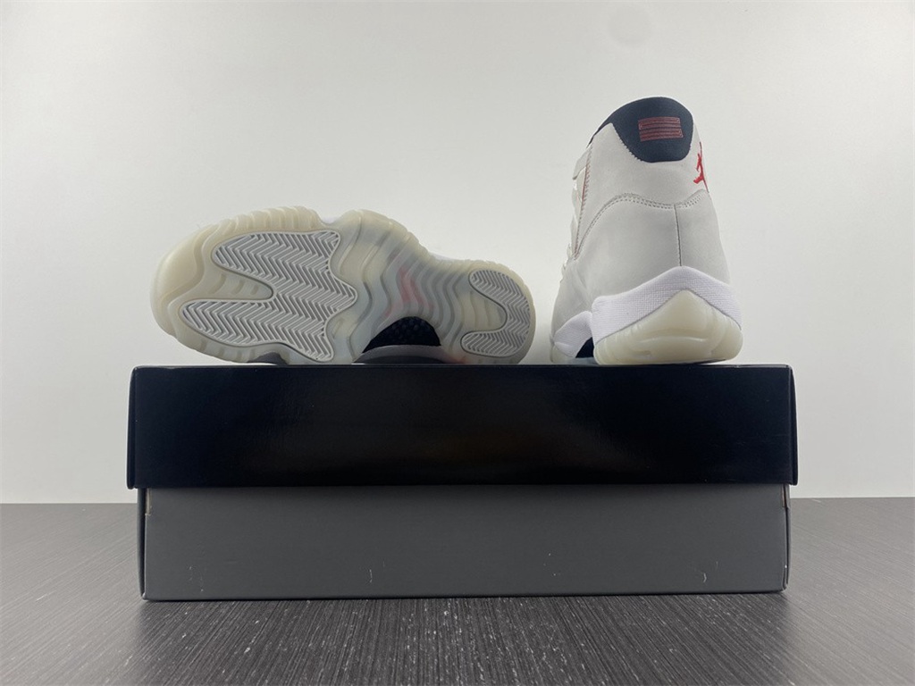 Air Jordan 11 ??Platinum Tint